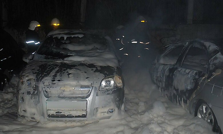 В ночь на 14 мая в Николаеве загорелись три автомобиля, один принадлежит адвокату | Корабелов.ИНФО image 2