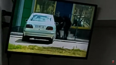 В Николаеве вымогатели продолжали избивать бизнесмена в присутствии сотрудников СБУ (видео) | Корабелов.ИНФО