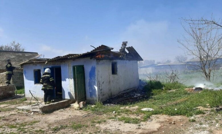 В Витовском районе дети сожгли сарай — дом от огня спасли пожарные | Корабелов.ИНФО