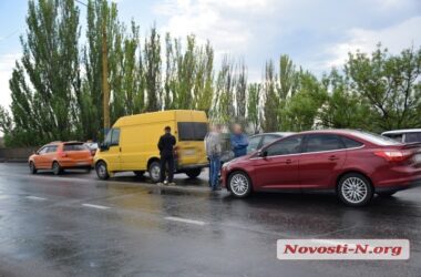 В Корабельном районе в двух ДТП столкнулись 6 авто: огромная пробка | Корабелов.ИНФО image 1