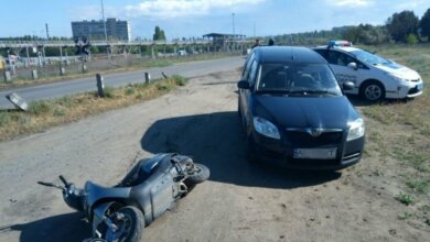 В Корабельном районе «Шкода» сбила мопедиста (видео) | Корабелов.ИНФО