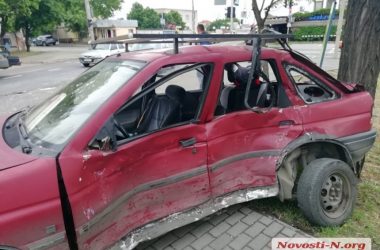 Встреча двух "Фордов": В Николаеве "Транзит" на полном ходу врезался в бок "Эскорта" (видео) | Корабелов.ИНФО image 1