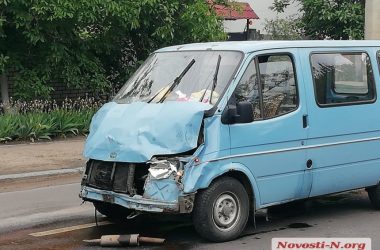 Встреча двух "Фордов": В Николаеве "Транзит" на полном ходу врезался в бок "Эскорта" (видео) | Корабелов.ИНФО image 3