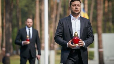 Зеленский почтил память жертв коммунистических репрессий | Корабелов.ИНФО