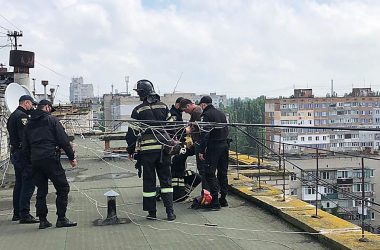 Забыл ключи от квартиры: спасатели сняли мужчину с 9-го этажа в Корабельном районе | Корабелов.ИНФО image 3