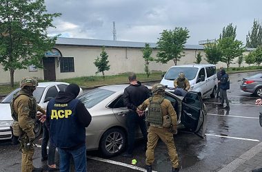 В Николаеве молодые парни вымогали у бизнесмена ₴50 тысяч выдуманного долга | Корабелов.ИНФО image 2