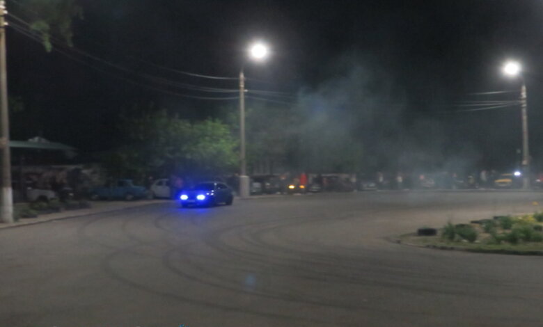 "Мы тут все заодно, как семейка Адамс": в Корабельном со скандалом прошла очередная дрифт-вечеринка (Видео) | Корабелов.ИНФО image 4