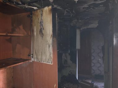 Умер только попугай: из-за невыключенного утюга горела квартира в Корабельном (Видео) | Корабелов.ИНФО image 1