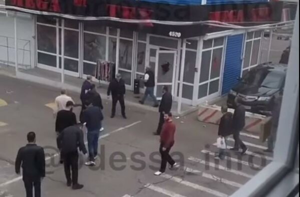 В Одессе произошла массовая драка со стрельбой, есть раненые (видео) | Корабелов.ИНФО