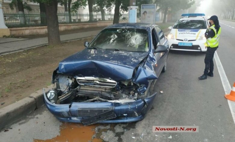 В Николаеве такси врезалось в эвакуатор – у таксиста перелом позвоночника | Корабелов.ИНФО image 1