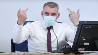 Мэр Сенкевич не найдя понимания с депутатами, показал им средние пальцы (видео) | Корабелов.ИНФО