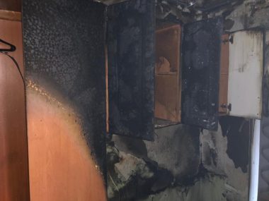 Умер только попугай: из-за невыключенного утюга горела квартира в Корабельном (Видео) | Корабелов.ИНФО image 3