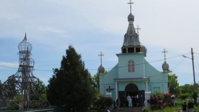 "Бережёного Бог бережёт": как жители Корабельного отмечали Троицу (фото) | Корабелов.ИНФО