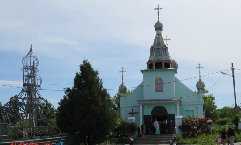 "Бережёного Бог бережёт": как жители Корабельного отмечали Троицу (фото) | Корабелов.ИНФО