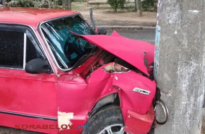 Обвиняемый в тройном убийстве, будучи пьяным за рулем, врезался в столб в Корабельном районе | Корабелов.ИНФО image 1