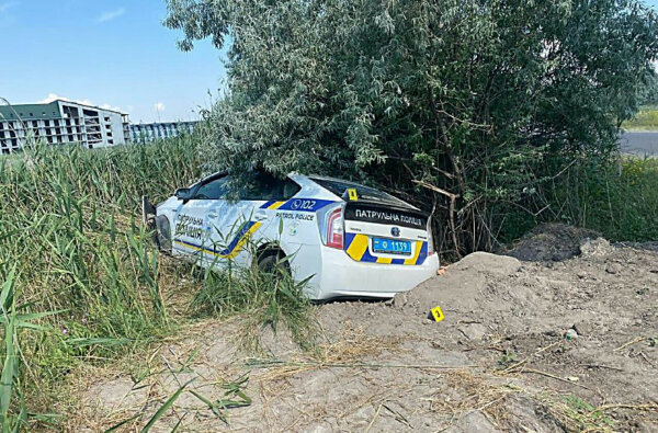 В Коблево полицейский Prius слетел в кювет — пострадал патрульный | Корабелов.ИНФО image 1