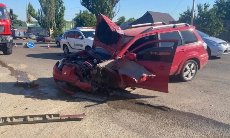 На Николаевщине столкнулись «Мицубиси» и «Деу»: один человек погиб, еще один в тяжелом состоянии | Корабелов.ИНФО image 1