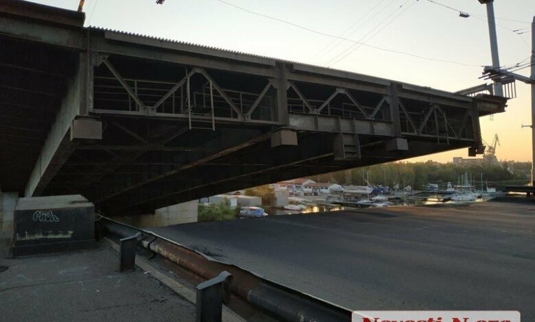 В Николаеве ночью самопроизвольно развелся мост через Ингул (видео) | Корабелов.ИНФО image 1