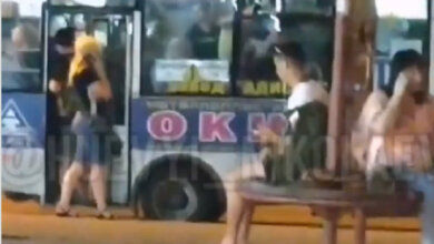 «А как же коронавирус?», - николаевец о забитой маршрутке, едущей в Корабельный район (Видео) | Корабелов.ИНФО