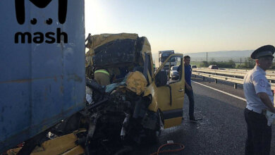 В Крыму микроавтобус с пассажирами врезался в грузовик – погибли девять человек | Корабелов.ИНФО