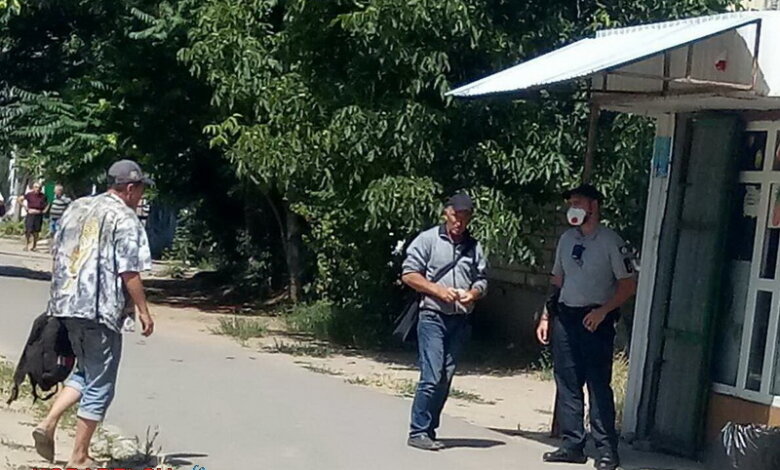 "Все углы воняют мочой пьяниц", - жители Корабельного вызвали полицию к "разливайке" возле школы | Корабелов.ИНФО