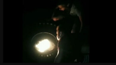 Со смехом и матами: ночью подростки в Николаеве трижды потушили Вечный огонь. Видео 18+ | Корабелов.ИНФО image 1