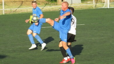 Із погрозами суддям та святкуванням батьківства: емоційний матч "Ольвія" - "Варварівка-2" (відео) | Корабелов.ИНФО image 1