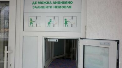 В Николаеве в «окошке жизни» оставили младенца с вещами и запиской | Корабелов.ИНФО
