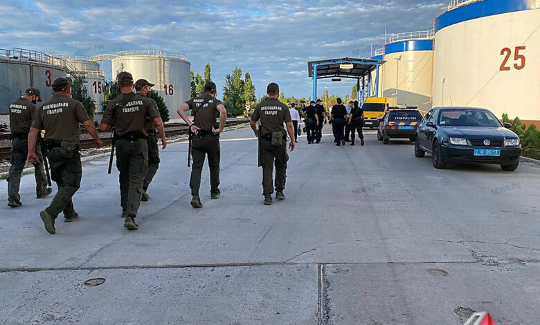 "Форменный грабеж": на терминале возле НГЗ силовики трое суток ищут "испарившееся" масло на ₴60 миллионов | Корабелов.ИНФО