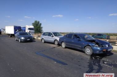 Под Николаевом столкнулись 9 автомобилей — двое пострадавших, в том числе ребенок | Корабелов.ИНФО image 6