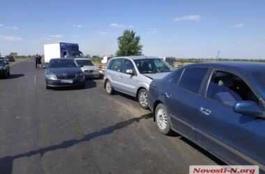 Под Николаевом столкнулись 9 автомобилей — двое пострадавших, в том числе ребенок | Корабелов.ИНФО image 2
