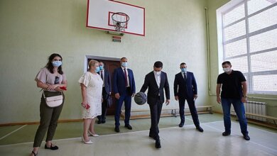 Овации чиновников и депутатов вызвал Зеленский, забросив мяч в кольцо в Николаеве (видео) | Корабелов.ИНФО