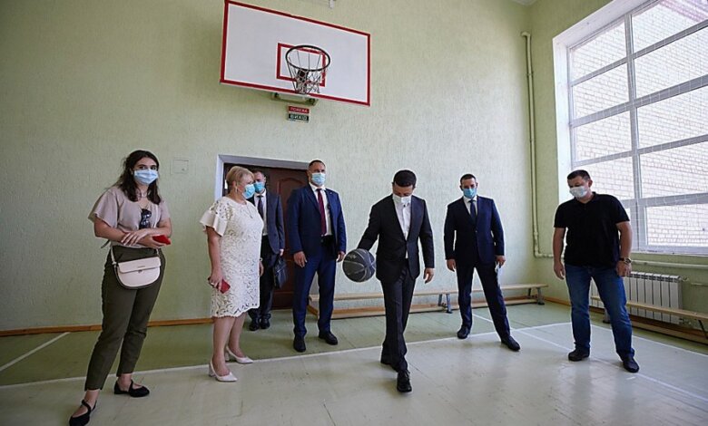 Овации чиновников и депутатов вызвал Зеленский, забросив мяч в кольцо в Николаеве (видео) | Корабелов.ИНФО