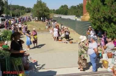 "Бог живе в кожній людині": в Корабельному святкували Яблучний Спас (відео) | Корабелов.ИНФО image 11