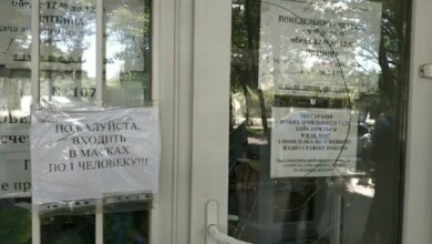 Посетитель выбил стекло в центре по поверке счетчиков «Николаевгаза» | Корабелов.ИНФО