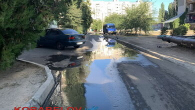 "Вонь стоит жуткая": по улицам Корабельного района течет из прорвавшей канализации | Корабелов.ИНФО image 1