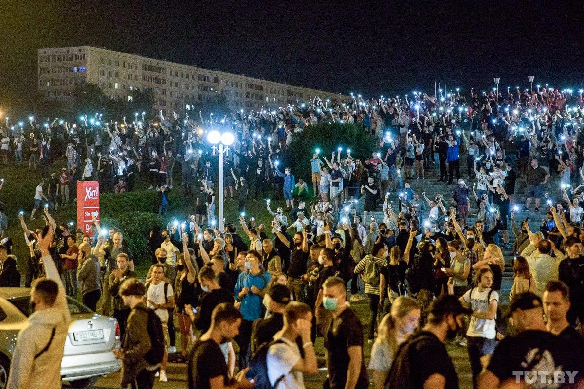 Баррикады и столкновения. Вторая ночь протестов в Беларуси (ФОТО, ВИДЕО) | Корабелов.ИНФО image 5