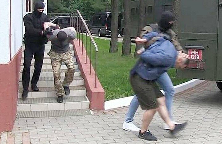 В появлении российских боевиков перед выборами в Белоруси россияне обвинили Украину (видео) | Корабелов.ИНФО