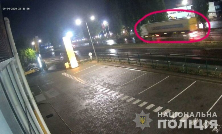Мужчину, которому в результате аварии оторвало обе ноги, могла сбить фура, - николаевская полиция | Корабелов.ИНФО