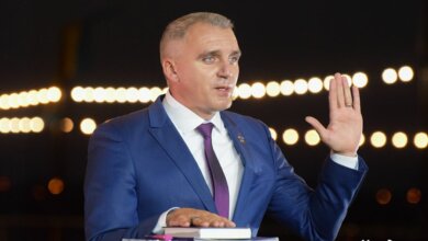 Шоу-мэр: Сенкевич поклялся на Библии, что у него нет плиточного завода | Корабелов.ИНФО