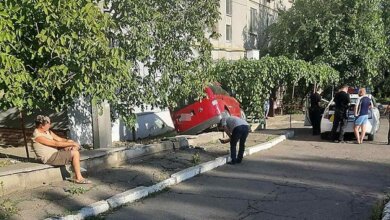 В Корабельном районе пьяный водитель Volkswagen едва не врезался в подъезд многоэтажки | Корабелов.ИНФО