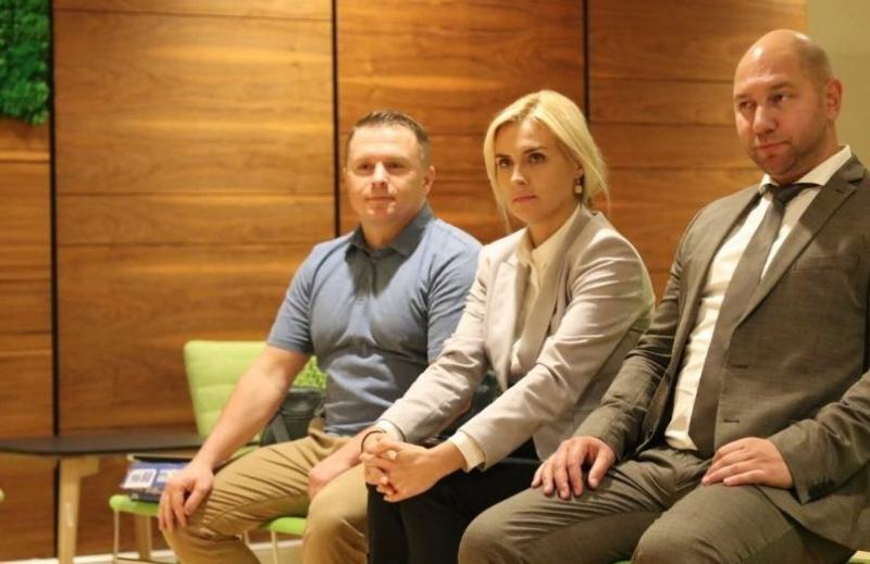 справа - Александр Гайду