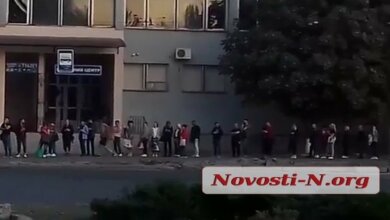 Жители Корабельного района больше часа в очереди ждут маршрутку. ВИДЕО | Корабелов.ИНФО