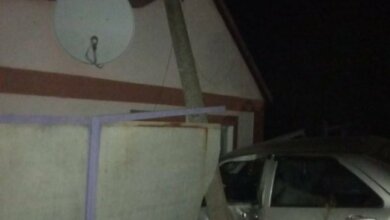 В Лиманах водитель на «Чери» врезался в жилой дом и сбежал (видео) | Корабелов.ИНФО