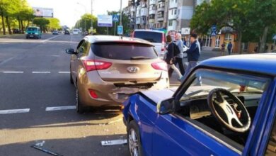 На проспекте Богоявленском в Николаеве столкнулись ВАЗ и «Хюндай» | Корабелов.ИНФО image 1