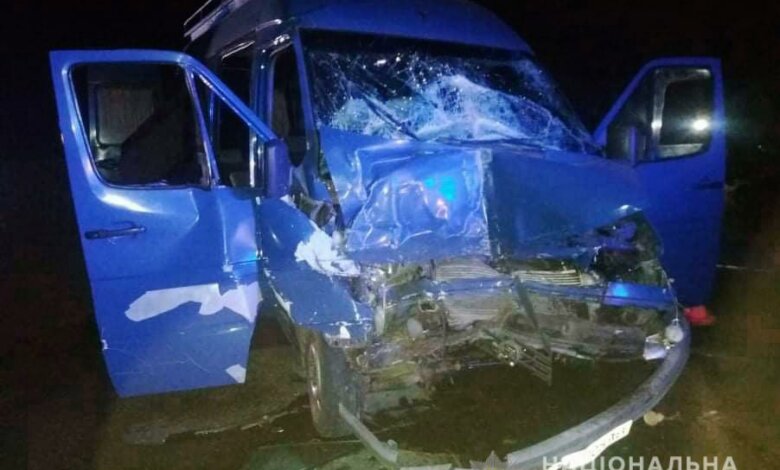 Ночью на Николаевщине столкнулись микроавтобус и "фура" - пострадали 5 человек | Корабелов.ИНФО