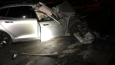 Ночью в Корабельном водитель Tesla влетел в пожарный автомобиль | Корабелов.ИНФО image 2