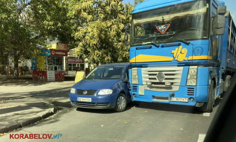 В Корабельном районе столкнулись "фура" и "Фольксваген" | Корабелов.ИНФО image 2