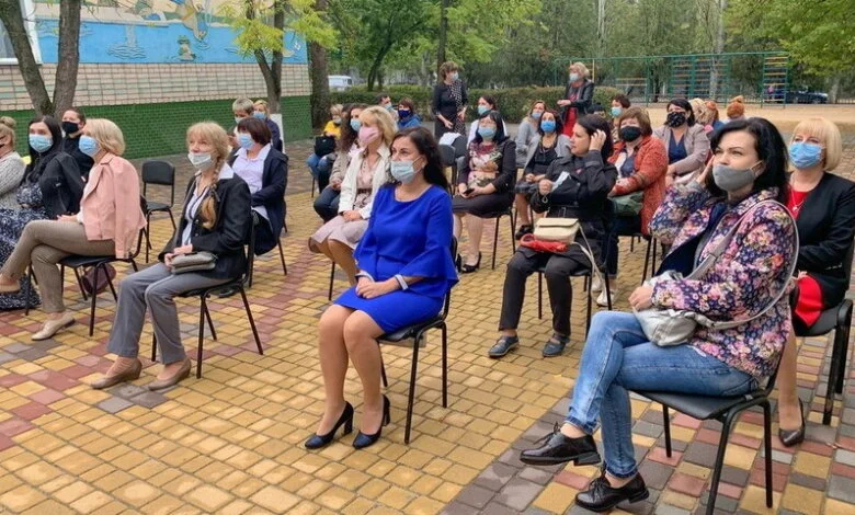 "Мафія взяла вчителів у заручники": День працівників освіти в Корабельному районі | Корабелов.ИНФО image 1
