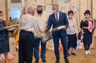 Админресурс в действии: Сенкевич "пошел по бабкам", агитируя за свою партию | Корабелов.ИНФО image 5